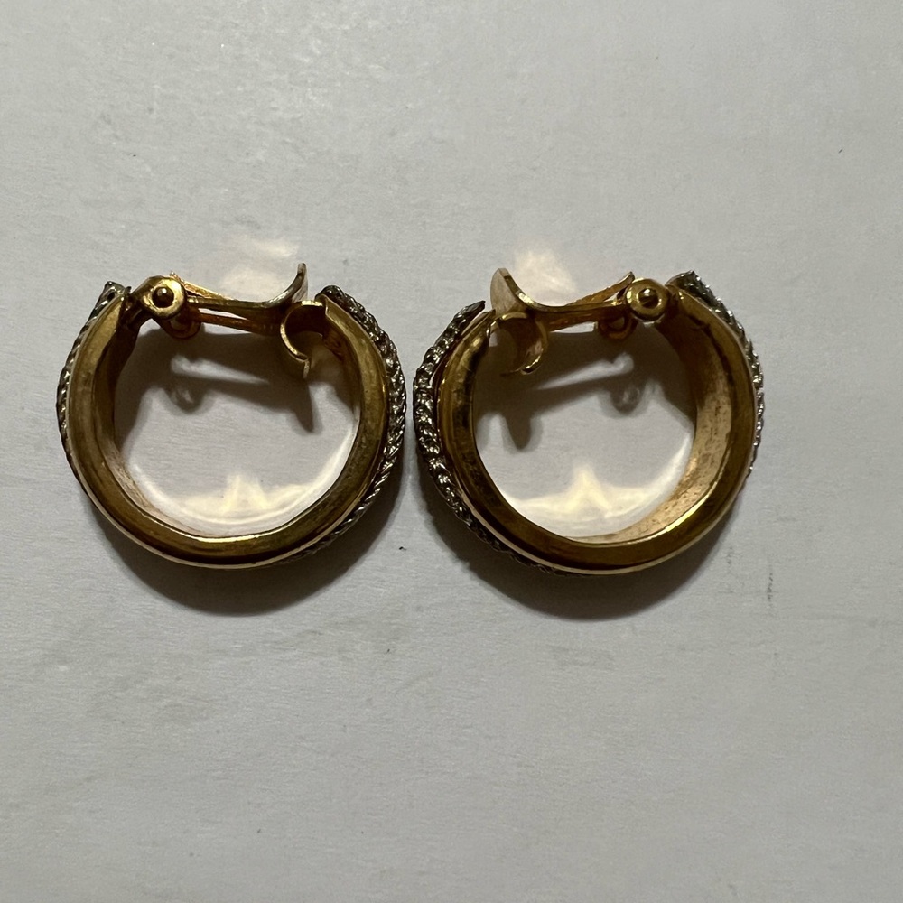 Pat. Pend Gold Tone hoop earring vintage
